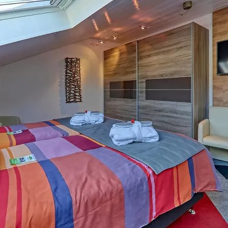 Suit' & Fruehstueck Zum Latschen - Adults Only