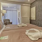 Suit' & Fruehstueck Zum Latschen - Adults Only מאוט