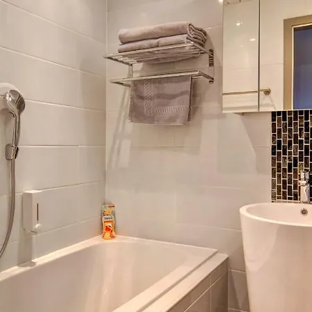 Suit' & Fruehstueck Zum Latschen - Adults Only 3*